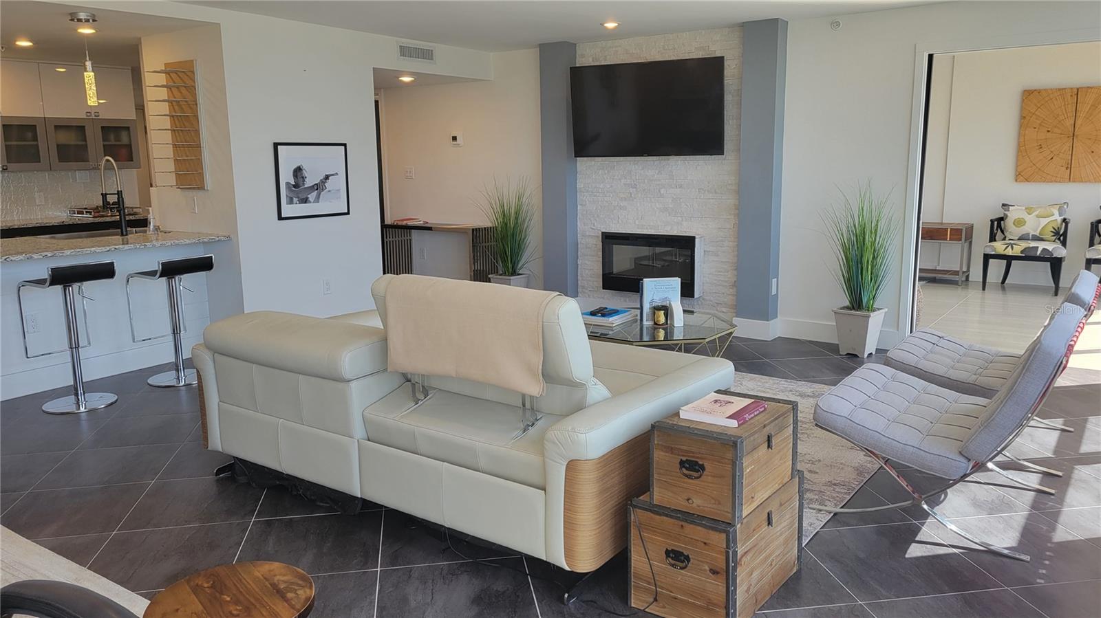 SUNSET TOWERS - Residential Lease