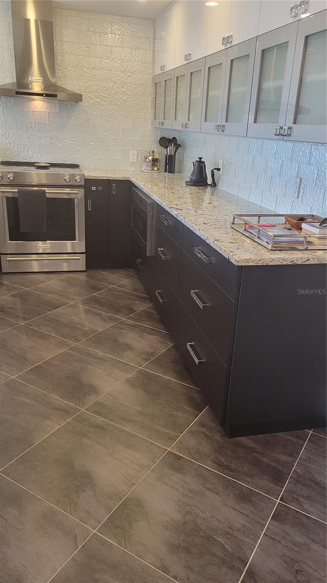 SUNSET TOWERS - Residential Lease