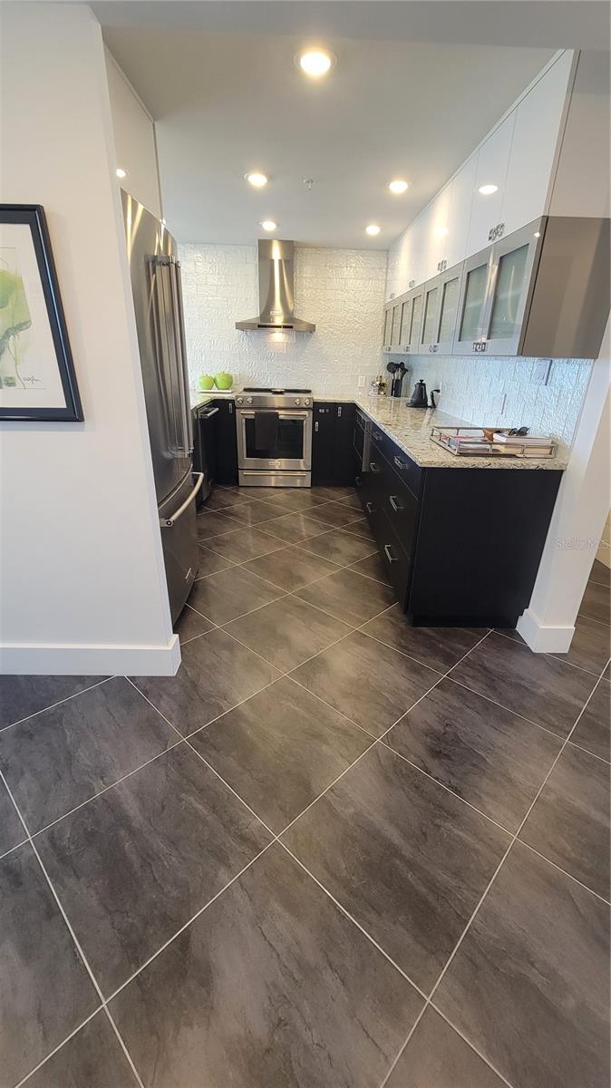 SUNSET TOWERS - Residential Lease