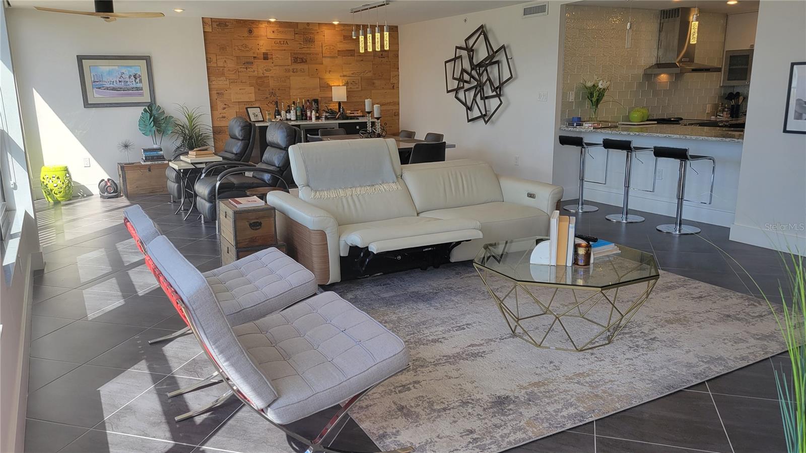 SUNSET TOWERS - Residential Lease