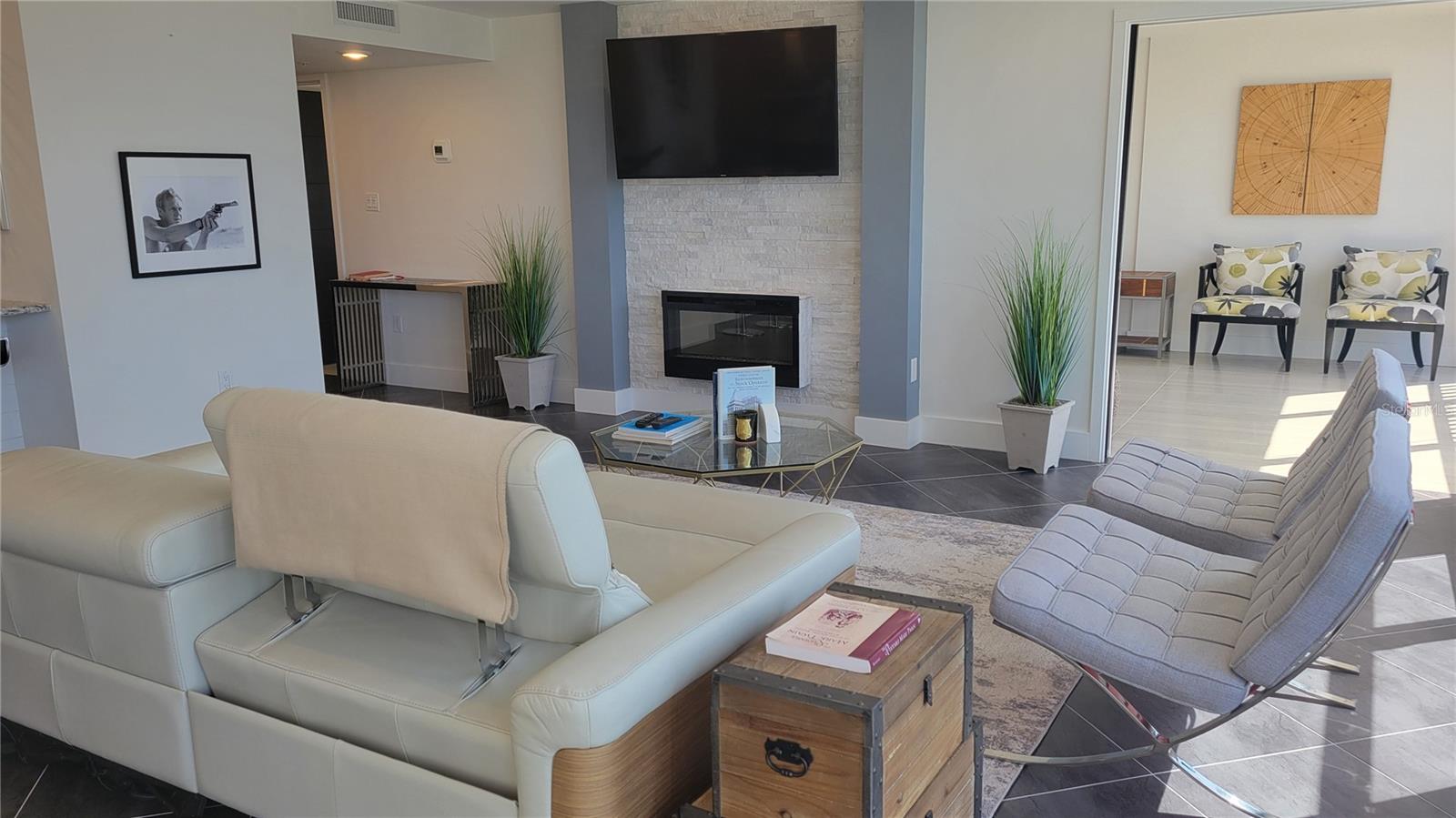 SUNSET TOWERS - Residential Lease