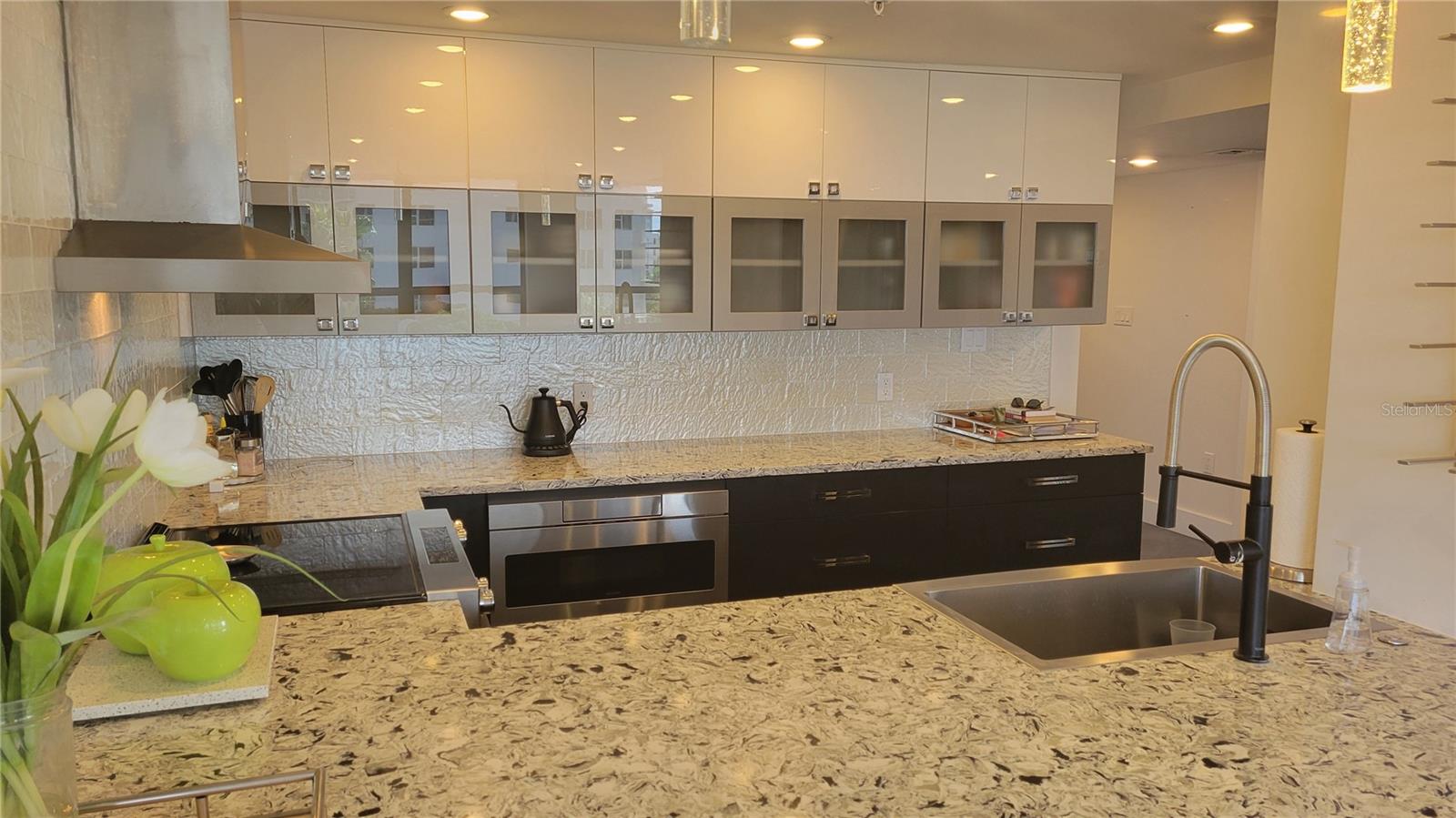 SUNSET TOWERS - Residential Lease