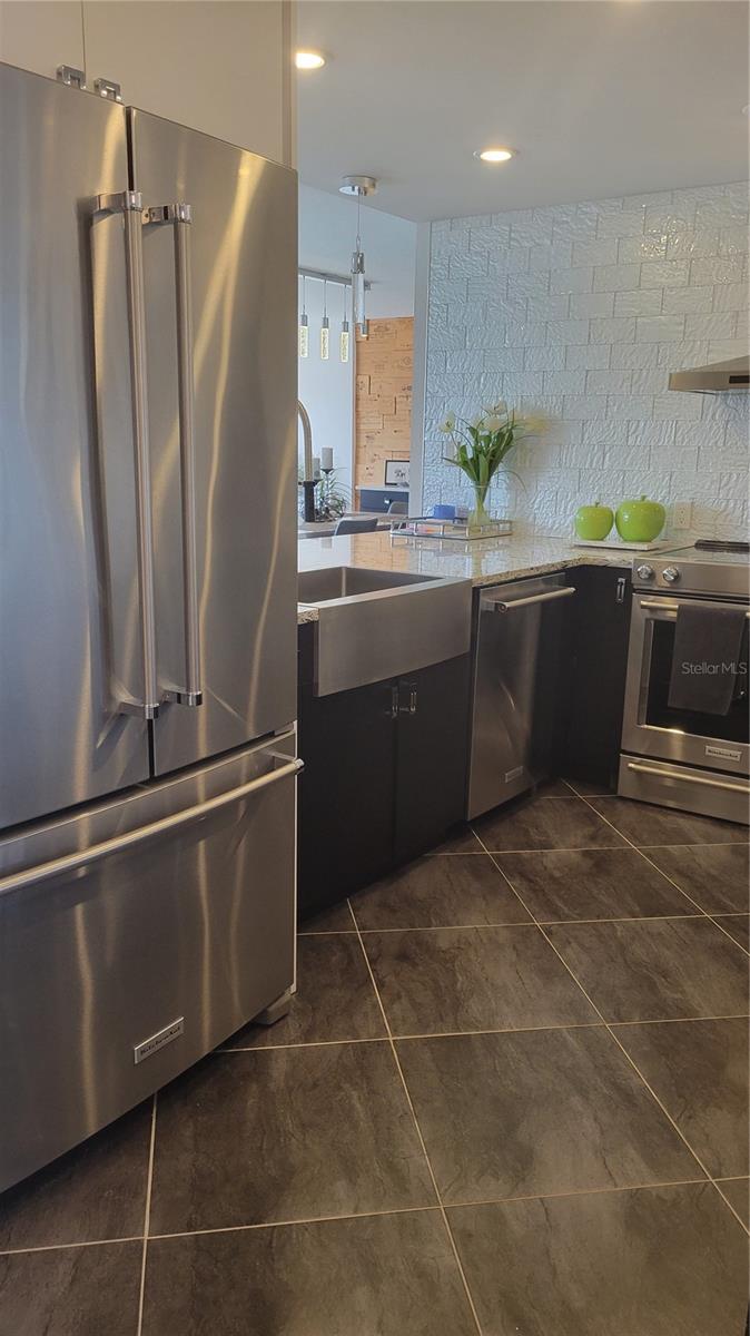 SUNSET TOWERS - Residential Lease