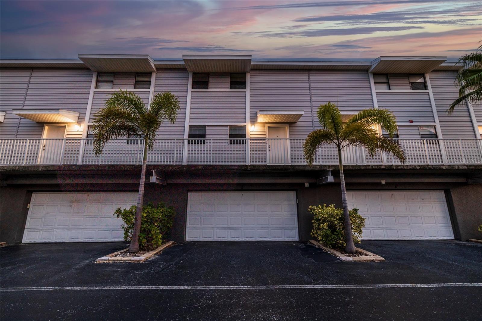 Photo 4 of 51 of 19823 GULF BOULEVARD 5 townhome