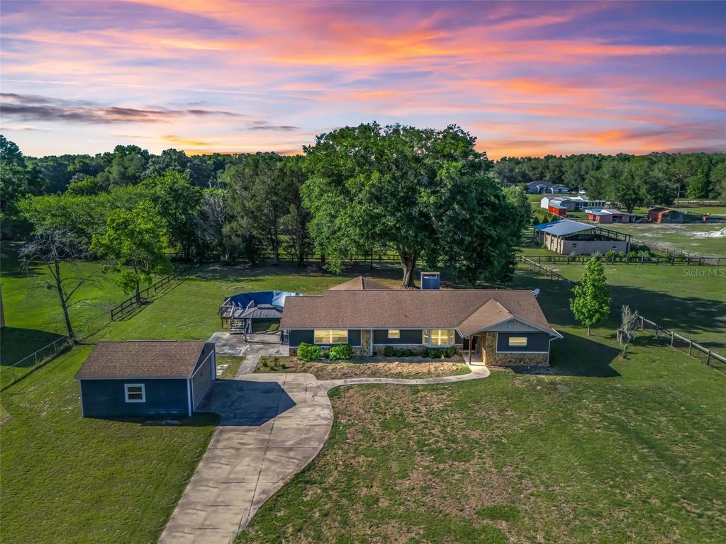 Photo of 2405 SE 157th Lane Road, Summerfield, FL 34491 (MLS # OM722989)