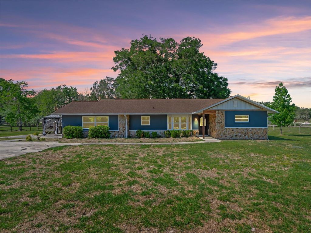 Photo of 2405 SE 157th Lane Road, Summerfield, FL 34491 (MLS # OM722989)