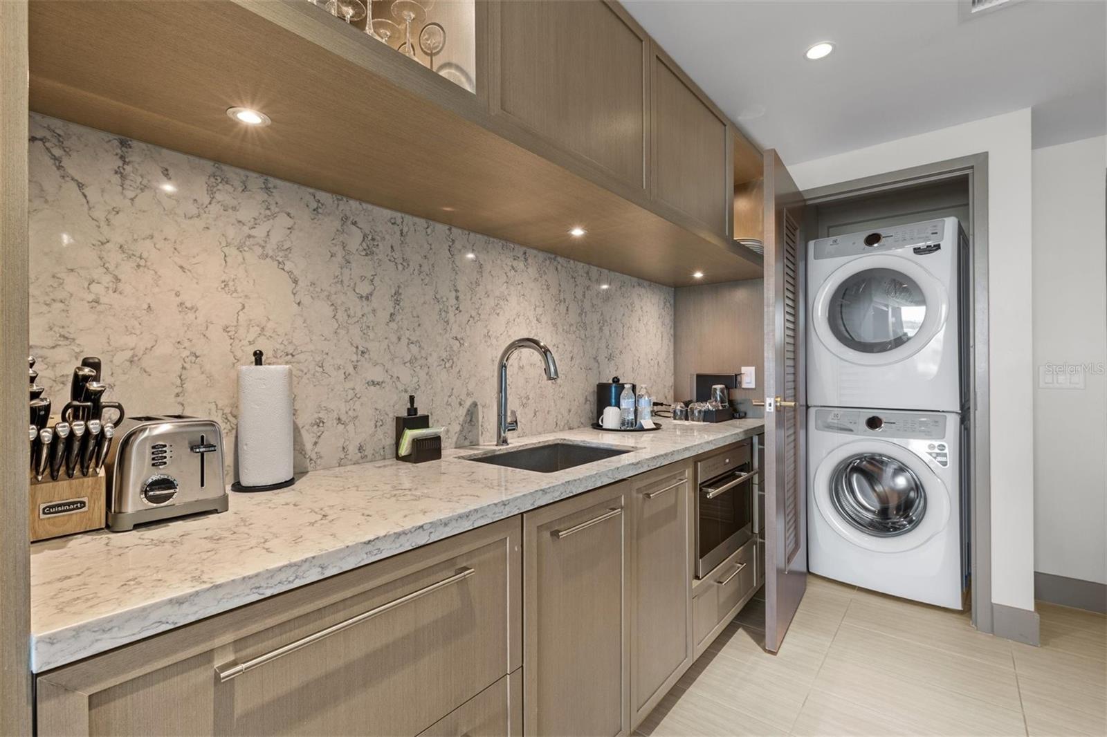 ENCHANTMENT CLEARWATER BEACH HOTEL CONDO - Residential