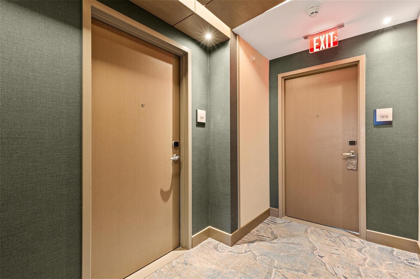 ENCHANTMENT CLEARWATER BEACH HOTEL CONDO - Residential