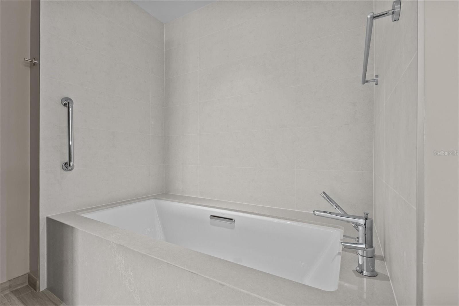 ENCHANTMENT CLEARWATER BEACH HOTEL CONDO - Residential