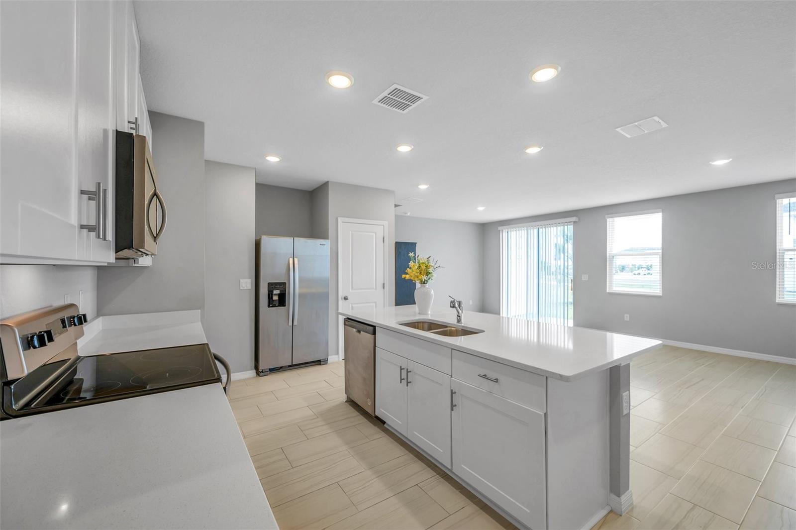 7705 MOMENTUM PARKWAY