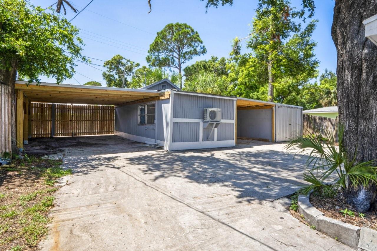 A cozy studio/efficiency is available immediately, featuring new kitchen counters, new shower tiles, flooring and fresh paint. It includes a combined bedroom/living room, a kitchen, and a full bathroom. Conveniently located near the Gulf of America in Clearwater, Florida, this studio is tucked behind the main house and perfect for someone working in the city during the week or looking for a weekend beach retreat. The main house is also available for lease, making this studio ideal as a mother-in-law or caregiver home.