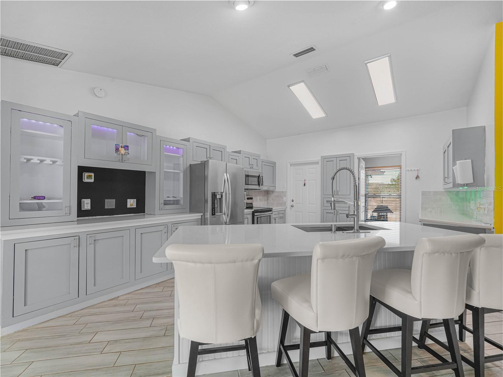 WALK IN WATER LAKE ESTATES PH 03 - Residential