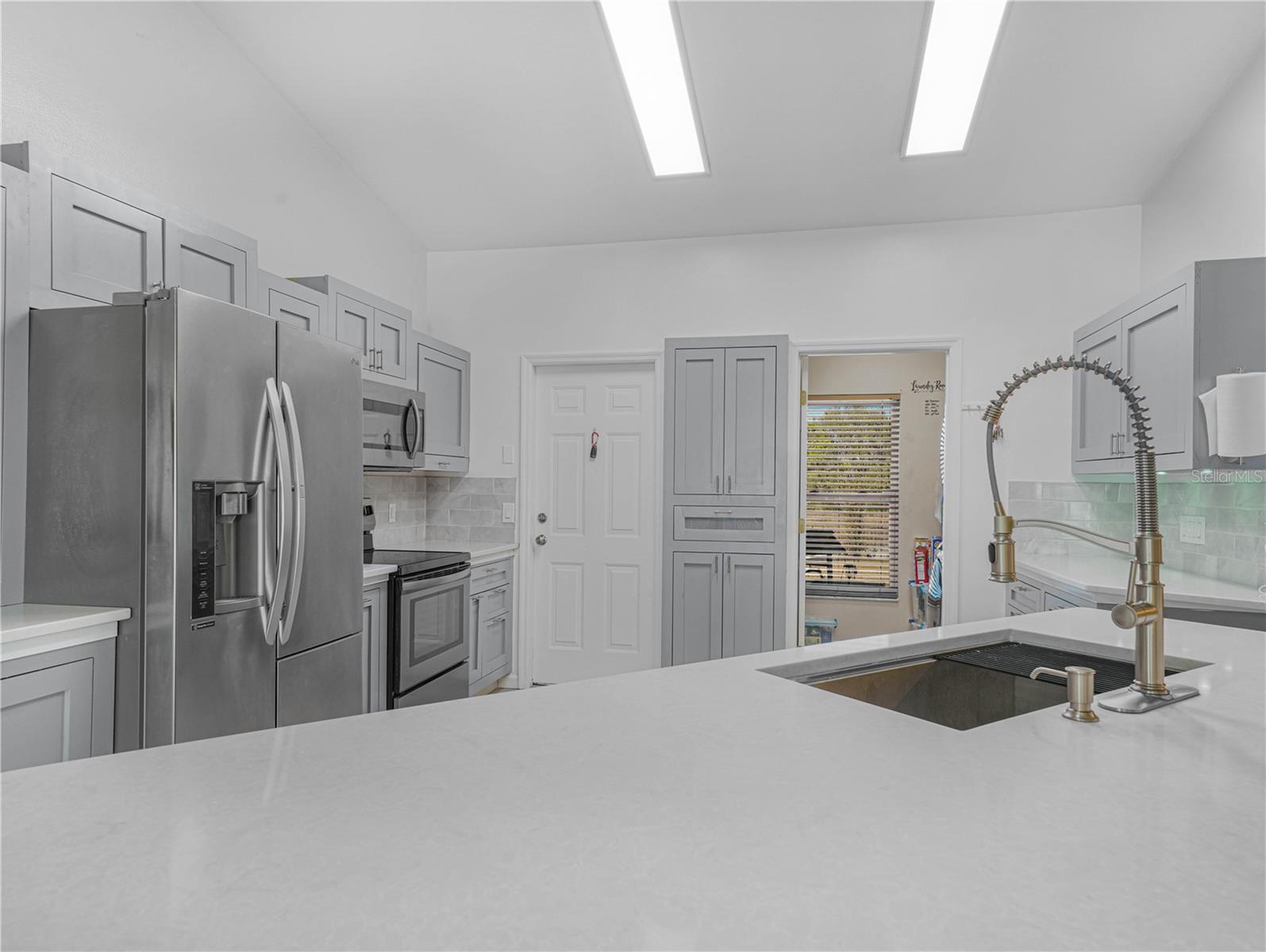 WALK IN WATER LAKE ESTATES PH 03 - Residential