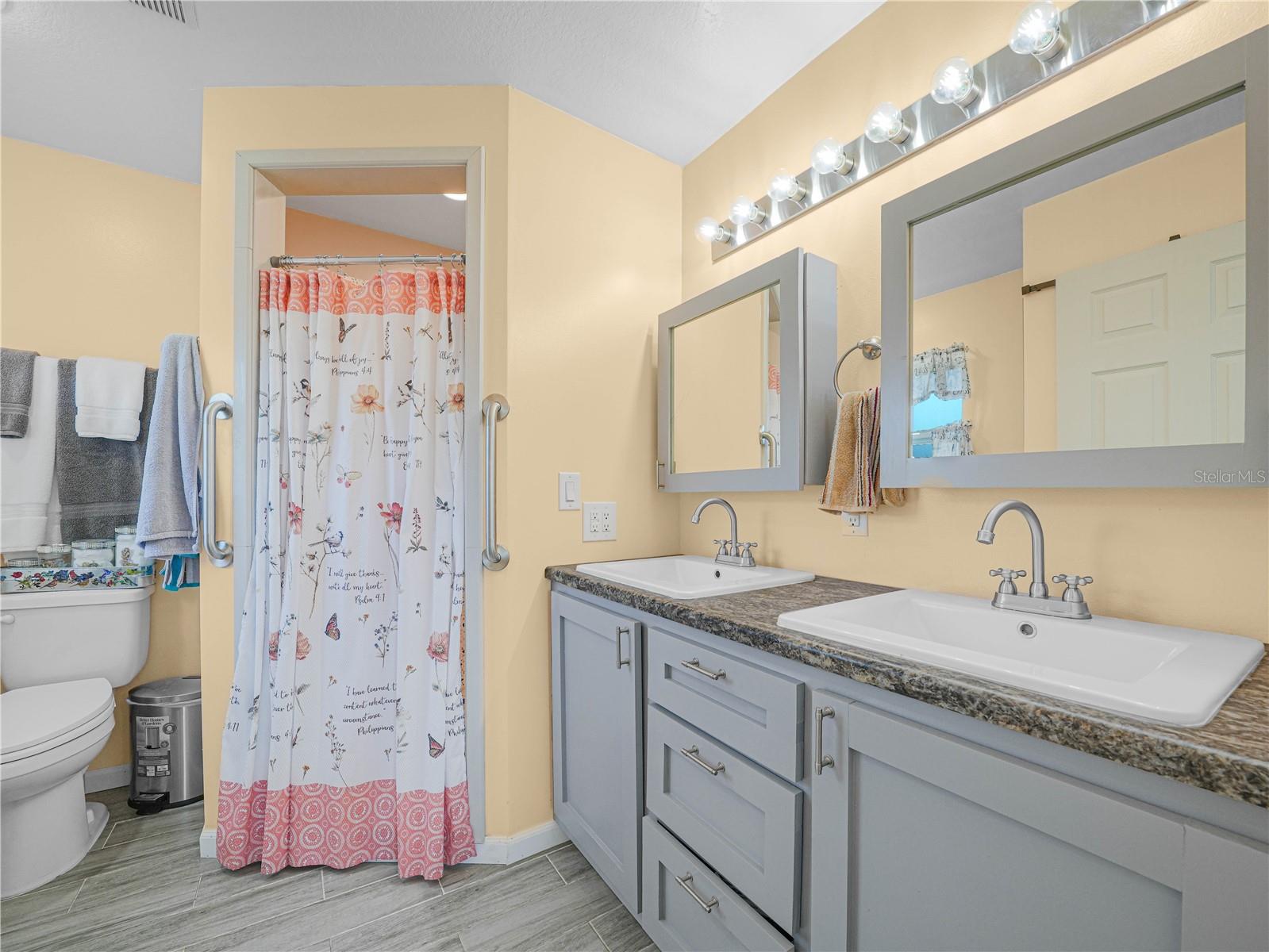 WALK IN WATER LAKE ESTATES PH 03 - Residential