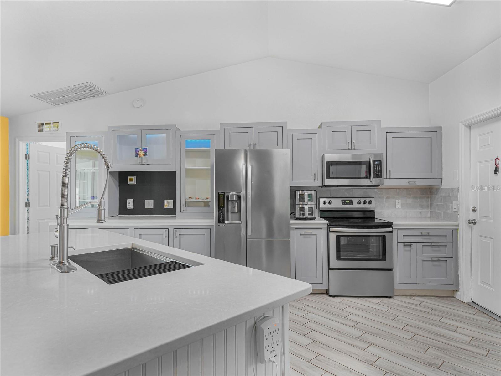 WALK IN WATER LAKE ESTATES PH 03 - Residential