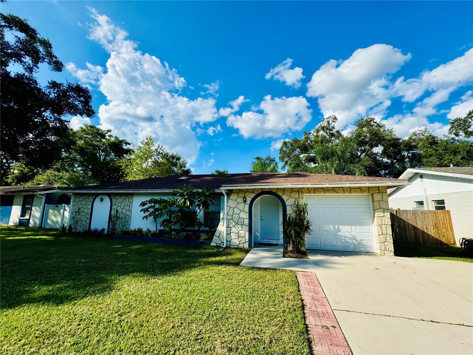 BRANDON-VALRICO HILLS ESTATES - Residential Lease