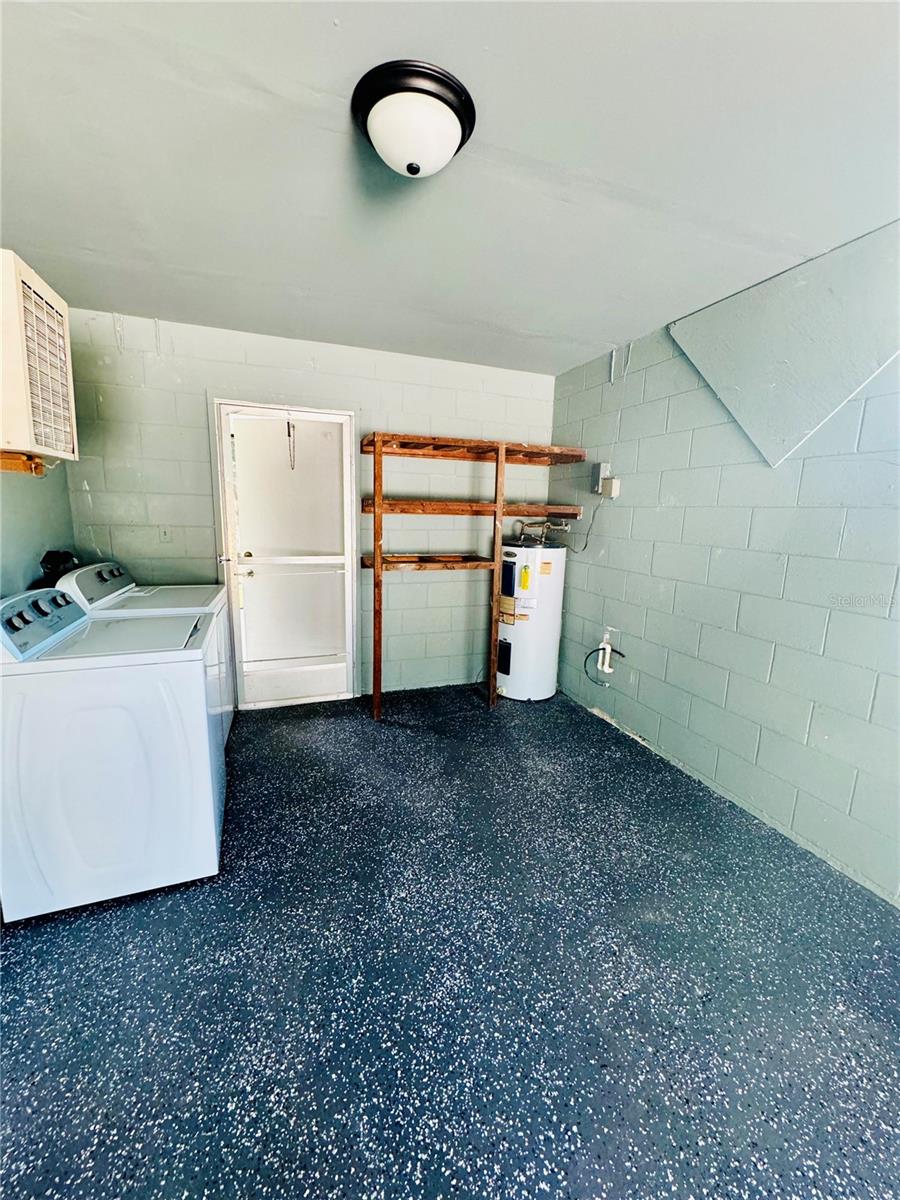 BRANDON-VALRICO HILLS ESTATES - Residential Lease