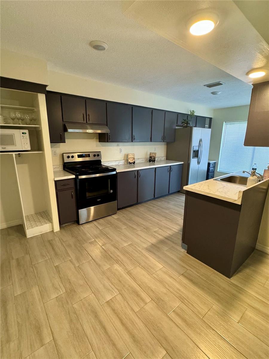 BRANDON-VALRICO HILLS ESTATES - Residential Lease