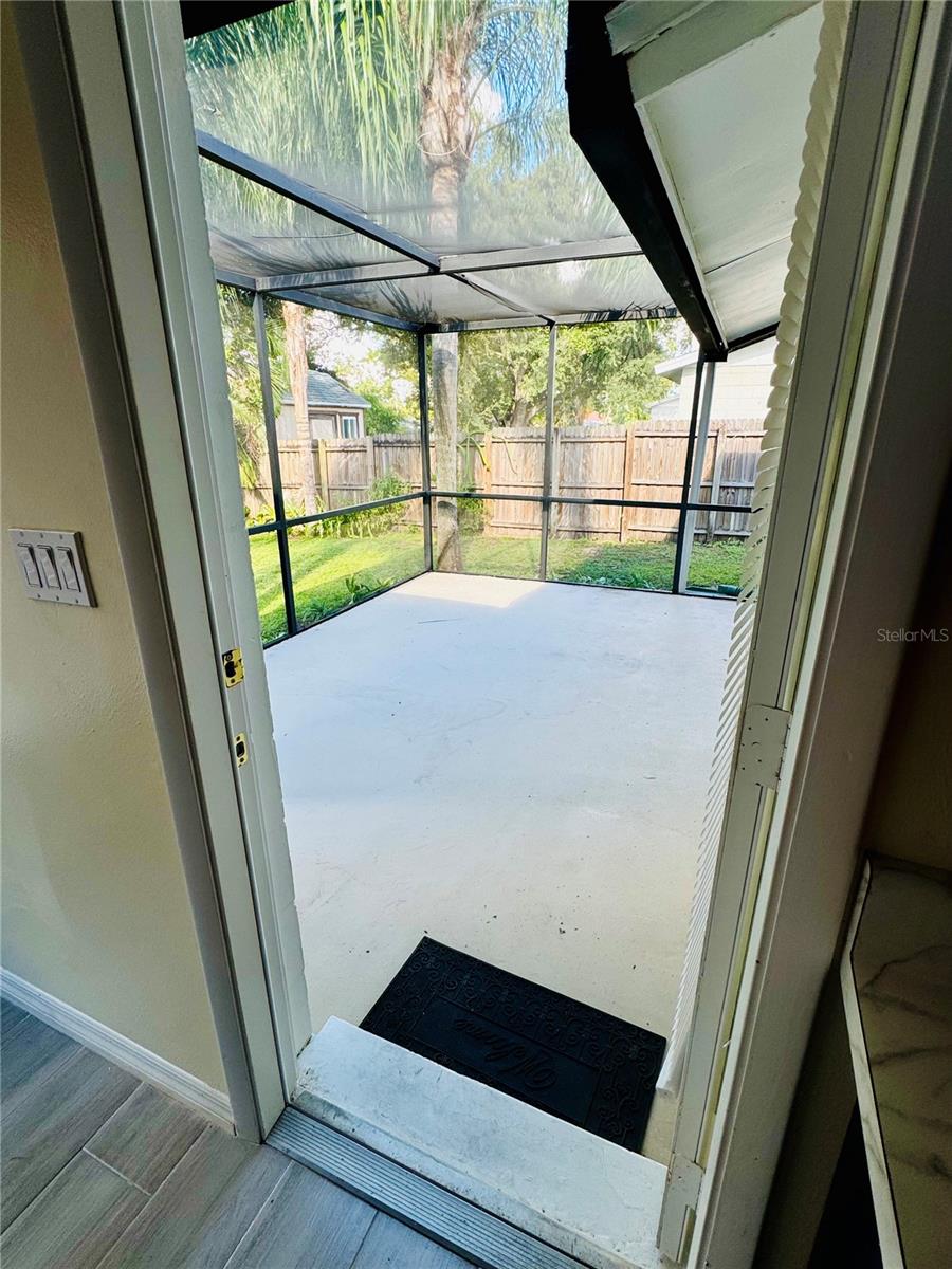 BRANDON-VALRICO HILLS ESTATES - Residential Lease