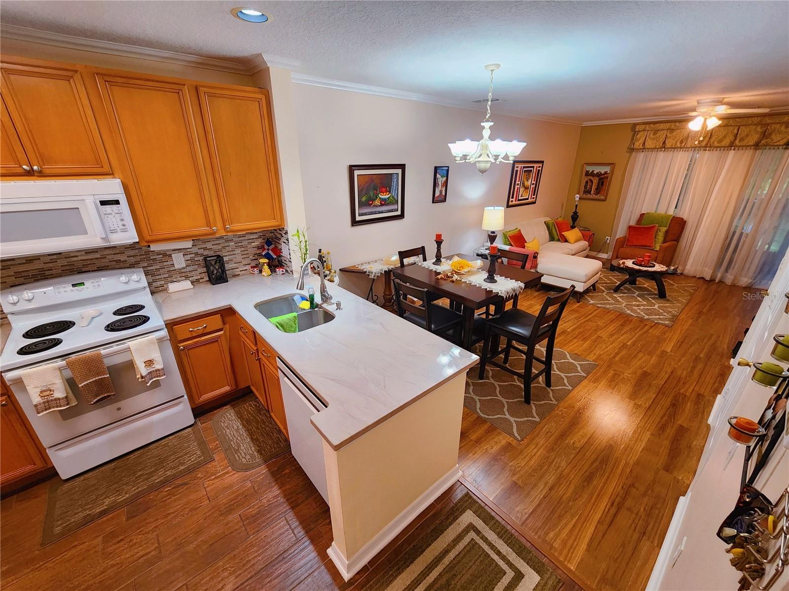 Photo 5 of 31 of 922 VINELAND PL townhome