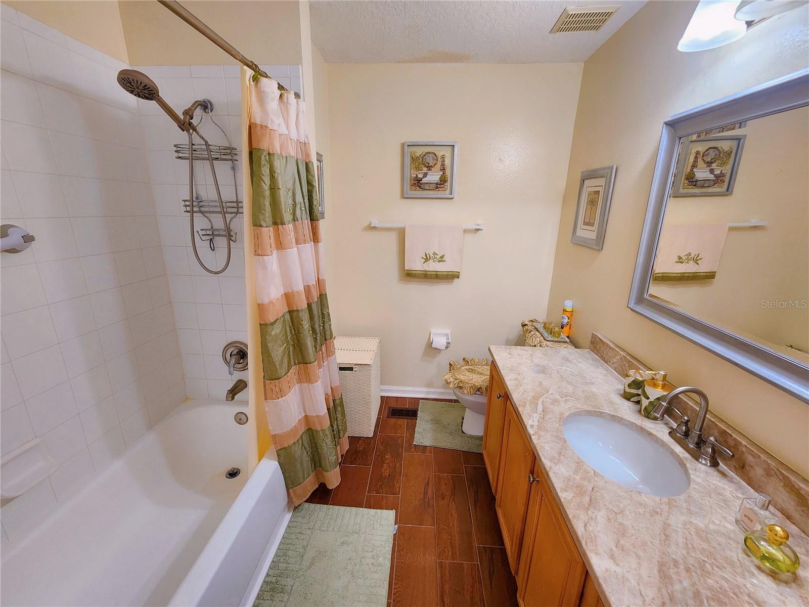 Photo 15 of 31 of 922 VINELAND PL townhome