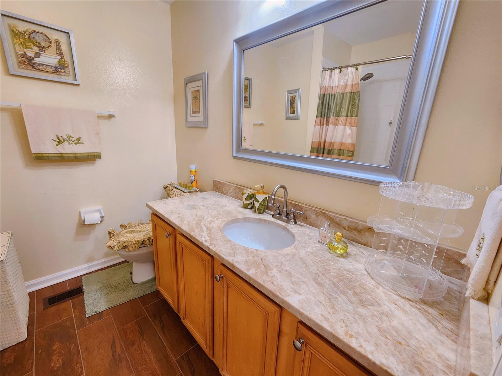 Photo 16 of 31 of 922 VINELAND PL townhome
