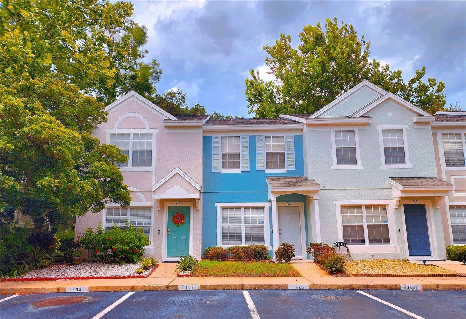 Photo 2 of 31 of 922 VINELAND PL townhome