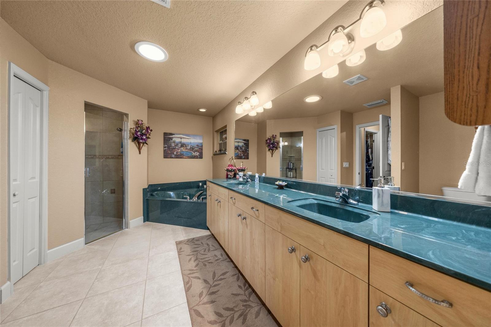 EMERALD POINT - Residential