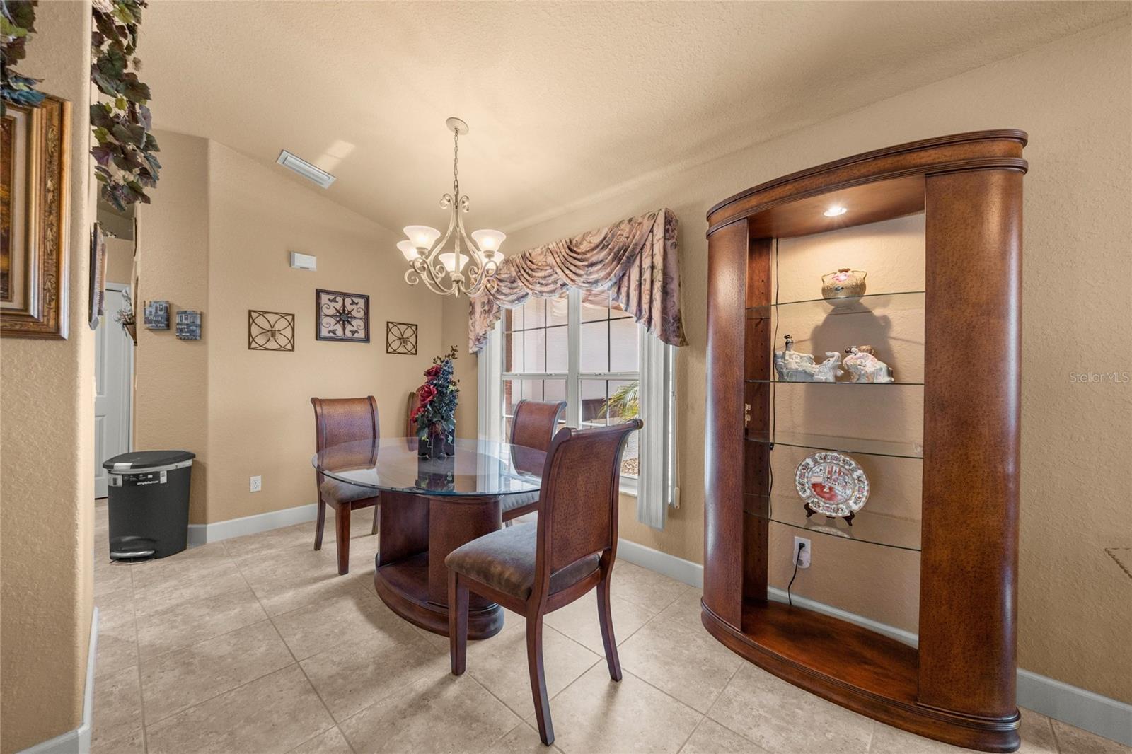 EMERALD POINT - Residential