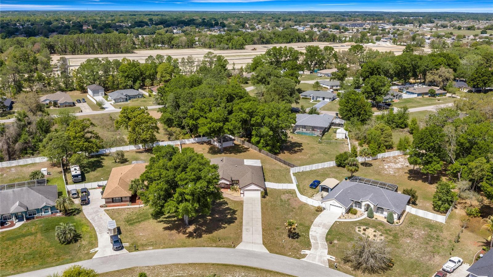 EMERALD POINT - Residential