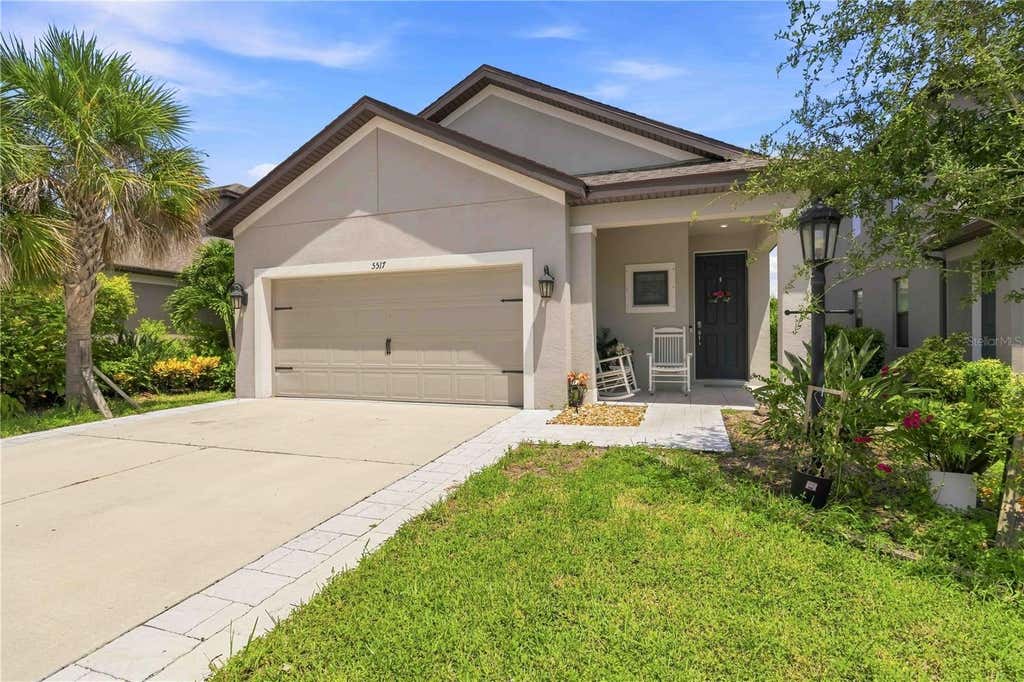 Photo of 5517 Summit Glen, Bradenton, FL 34203 (MLS # A4703510)