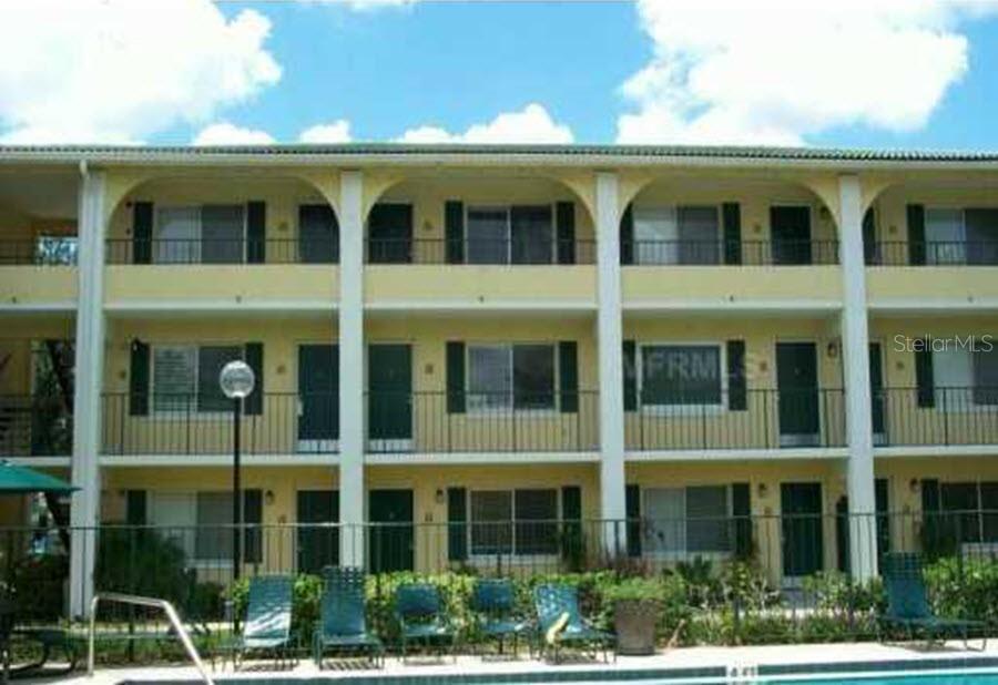 ALTAMONTE SPRINGS: Waterside at Cranes Roost AVAILABLE AUGUST 19th! Cool down on Florida's hot summer days by relaxing in the refreshing swimming pool which is steps out your front door! This 1 bedroom, 1 bath condo features an open floor plan with the kitchen being open to the living/dining area, a breakfast bar for additional seating, an all-in-one washer/dryer is included and a screened porch off of the bedroom! Tenants are required to have renters insurance with 100k of liability insurance or landlord’s liability policy. The only utility bill's you will have is exactly what you plug into the walls and your cable service. The association pays for the air, gas and water.
Enjoy a night on the town by walking to Altamonte Mall, AMC movie theater, or dinner at one of the fabulous nearby restaurants. End the evening by taking a stroll around Cranes Roost Park, where on Friday nights you can relax and enjoy the live bands! You can do all these things without even getting in your car! I-4 is literally a minute drive! What are you waiting for? Come home to your fabulous condo today!