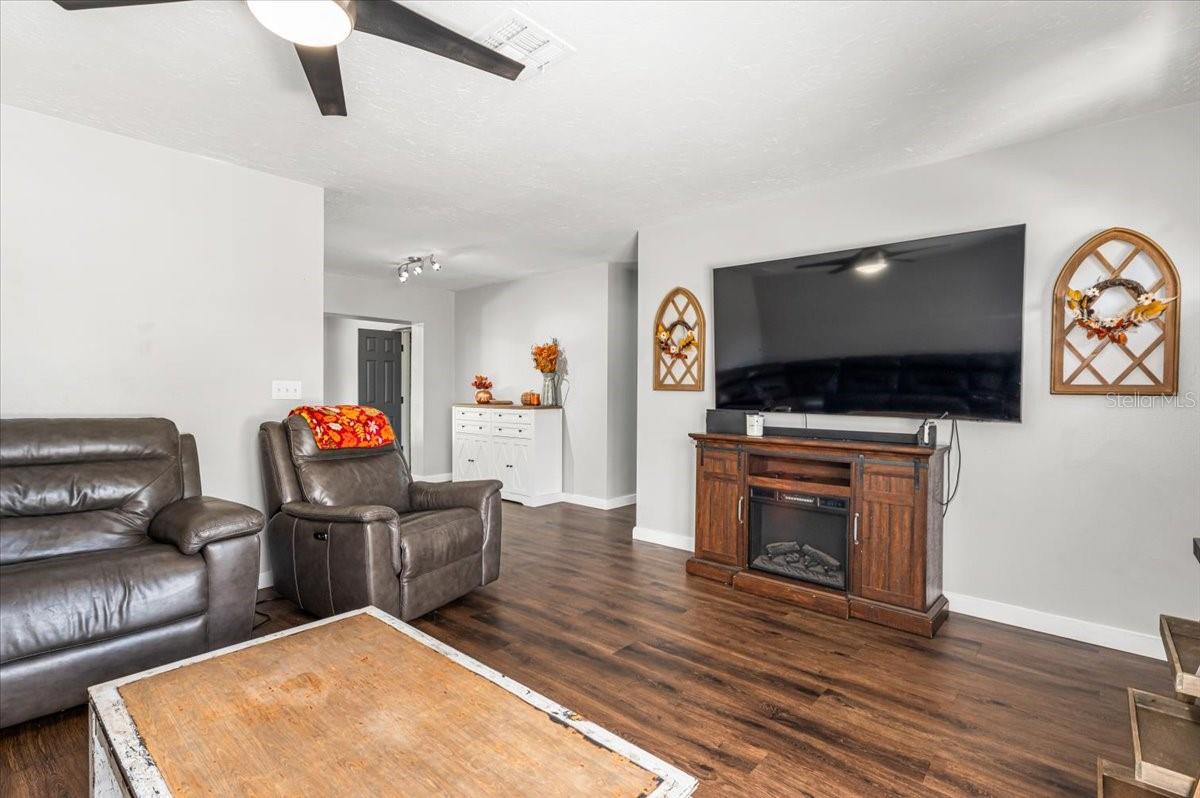 2815 INDIANWOOD DRIVE