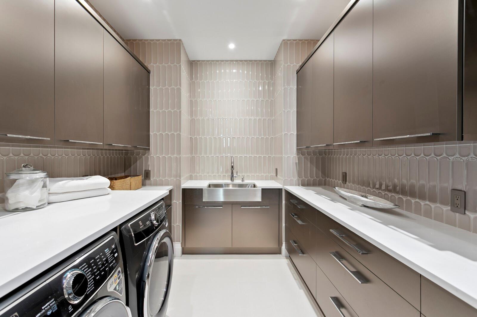 VINOY PLACE CONDO - Residential