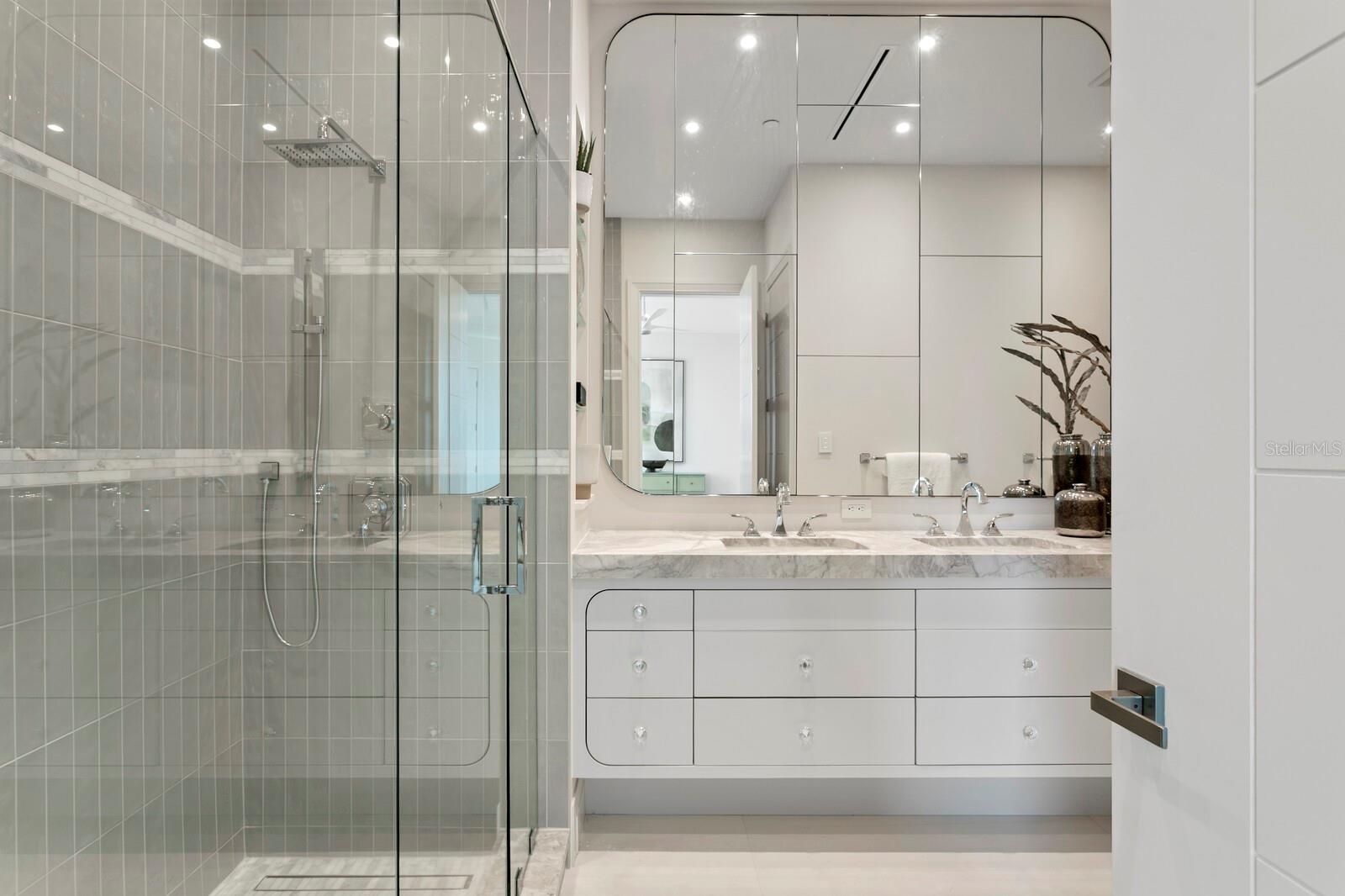 VINOY PLACE CONDO - Residential