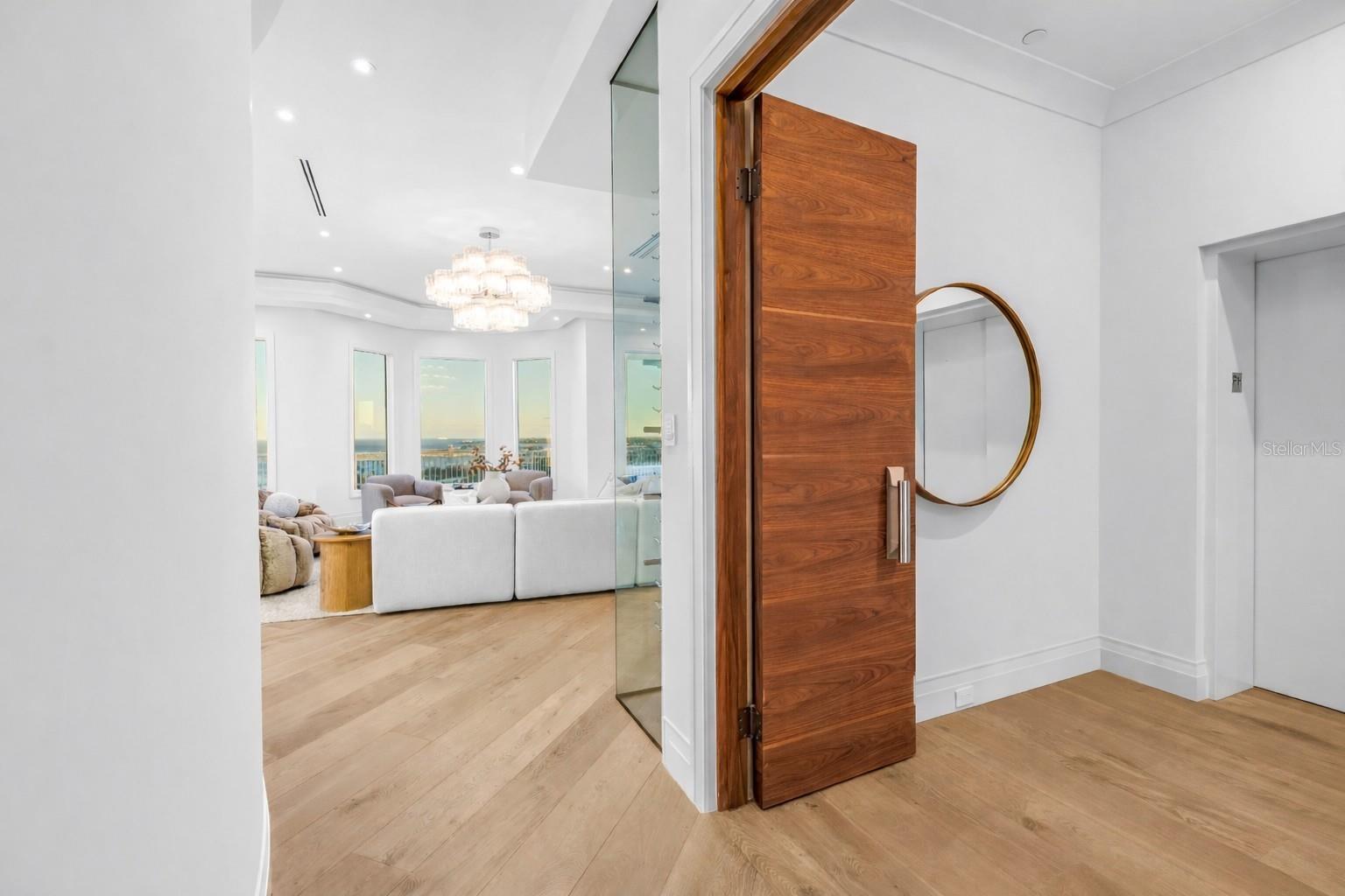 555 5TH AVENUE NE PH1