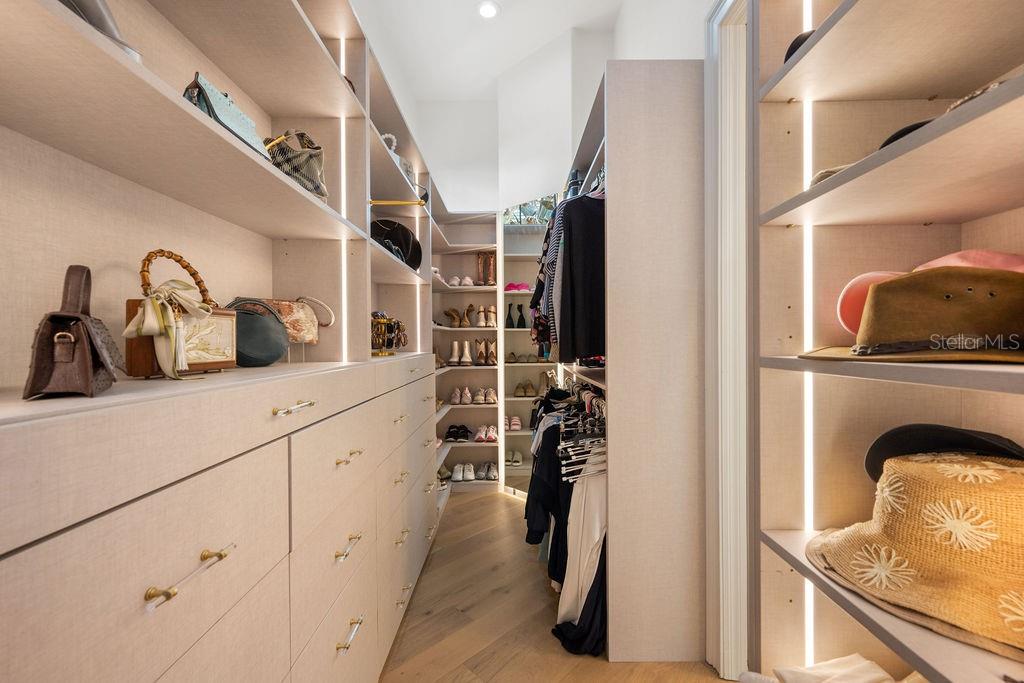 KEENES POINTE - Residential