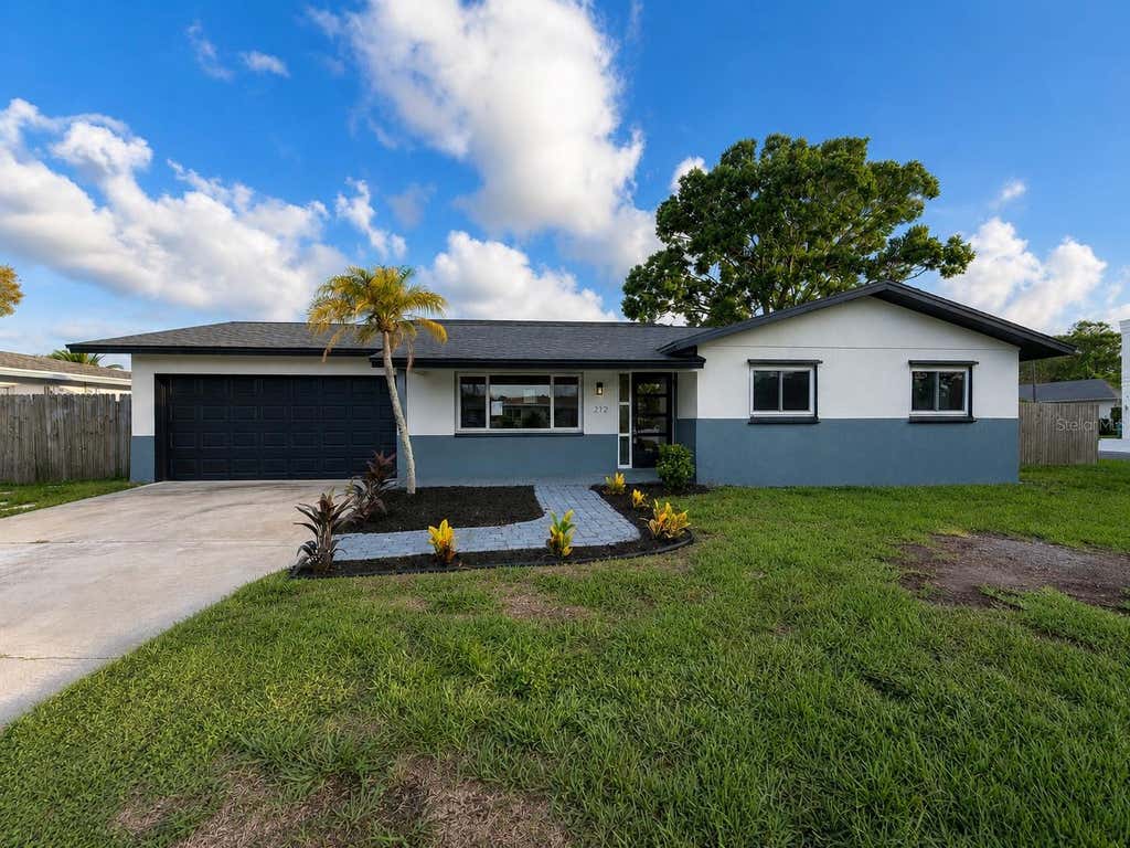 Photo of 212 Driftwood Place, Palm Harbor, FL 34683 (MLS # TB8534105)