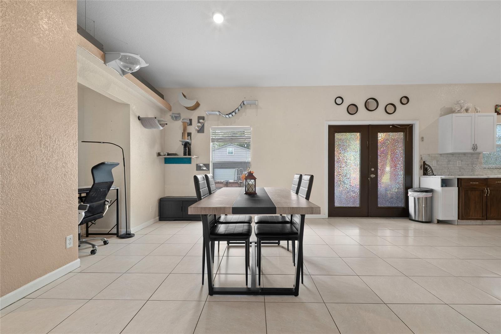 CONNERS GABLES - Residential