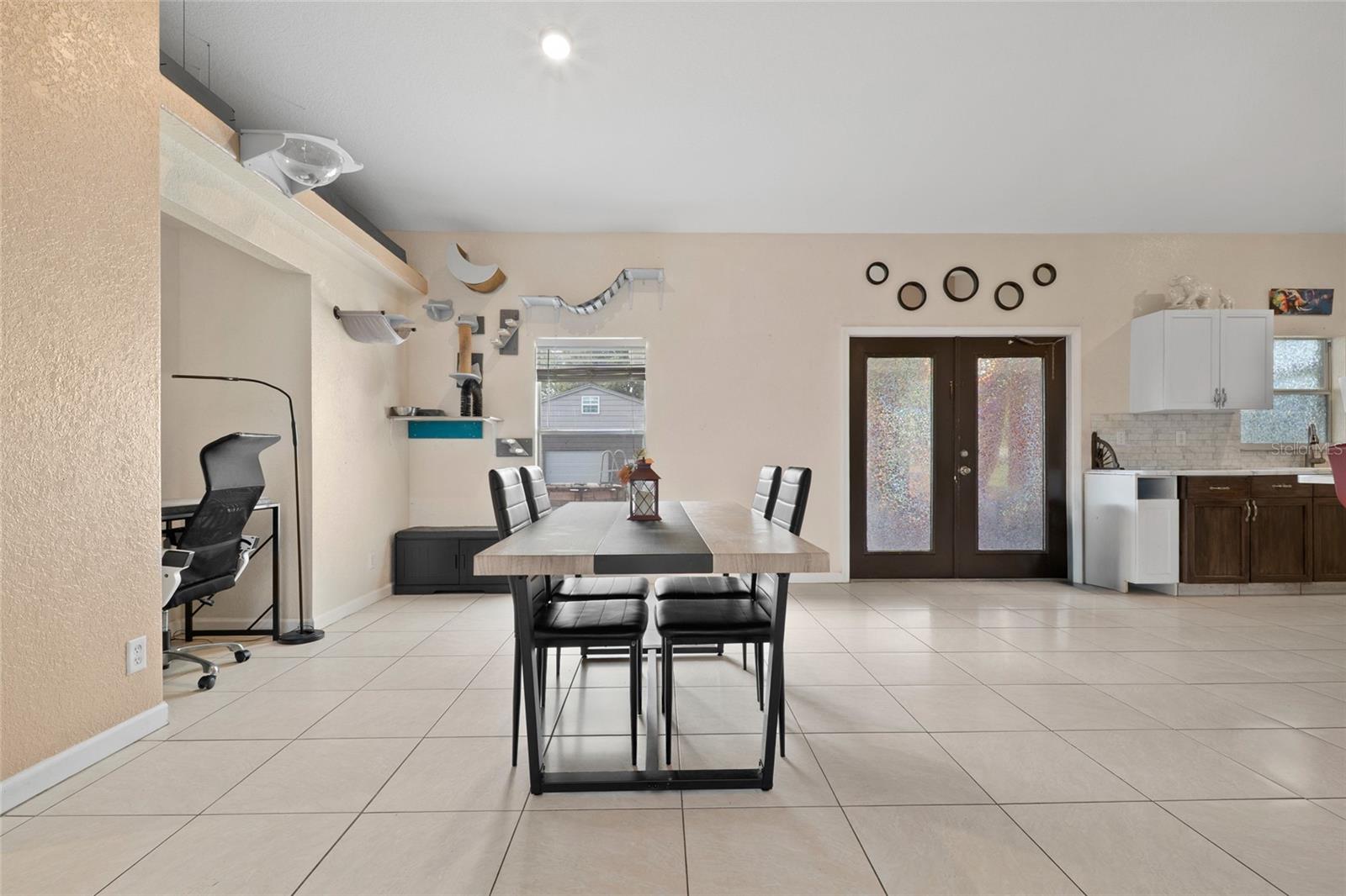 CONNERS GABLES - Residential