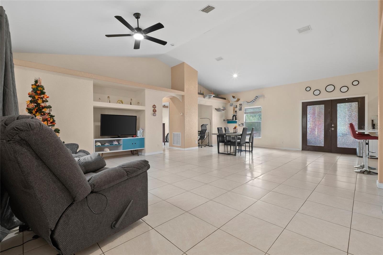 CONNERS GABLES - Residential