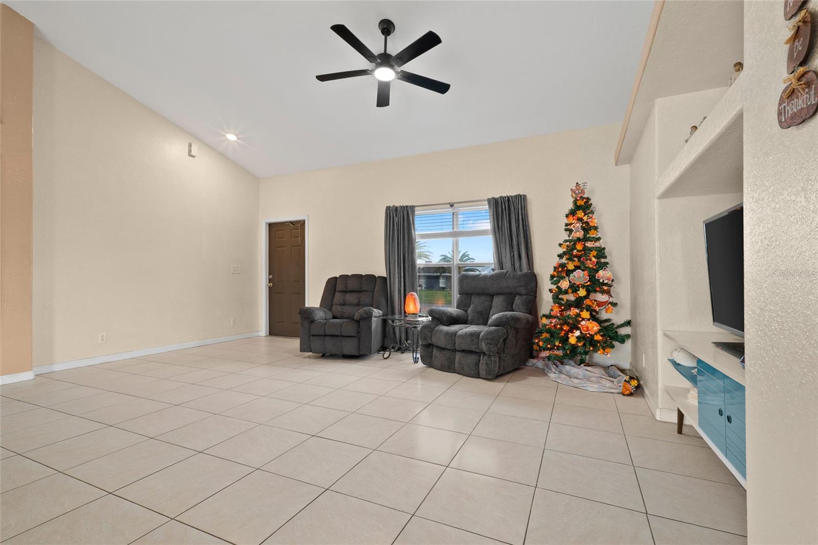 CONNERS GABLES - Residential