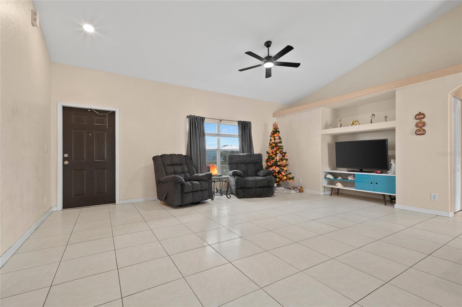 CONNERS GABLES - Residential