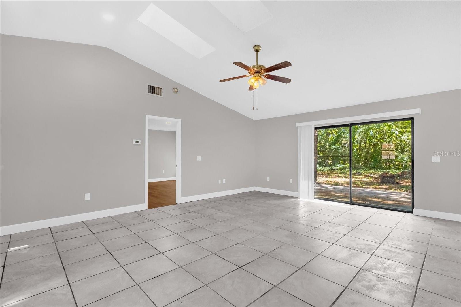 881 E TIMBERLAND TRAIL