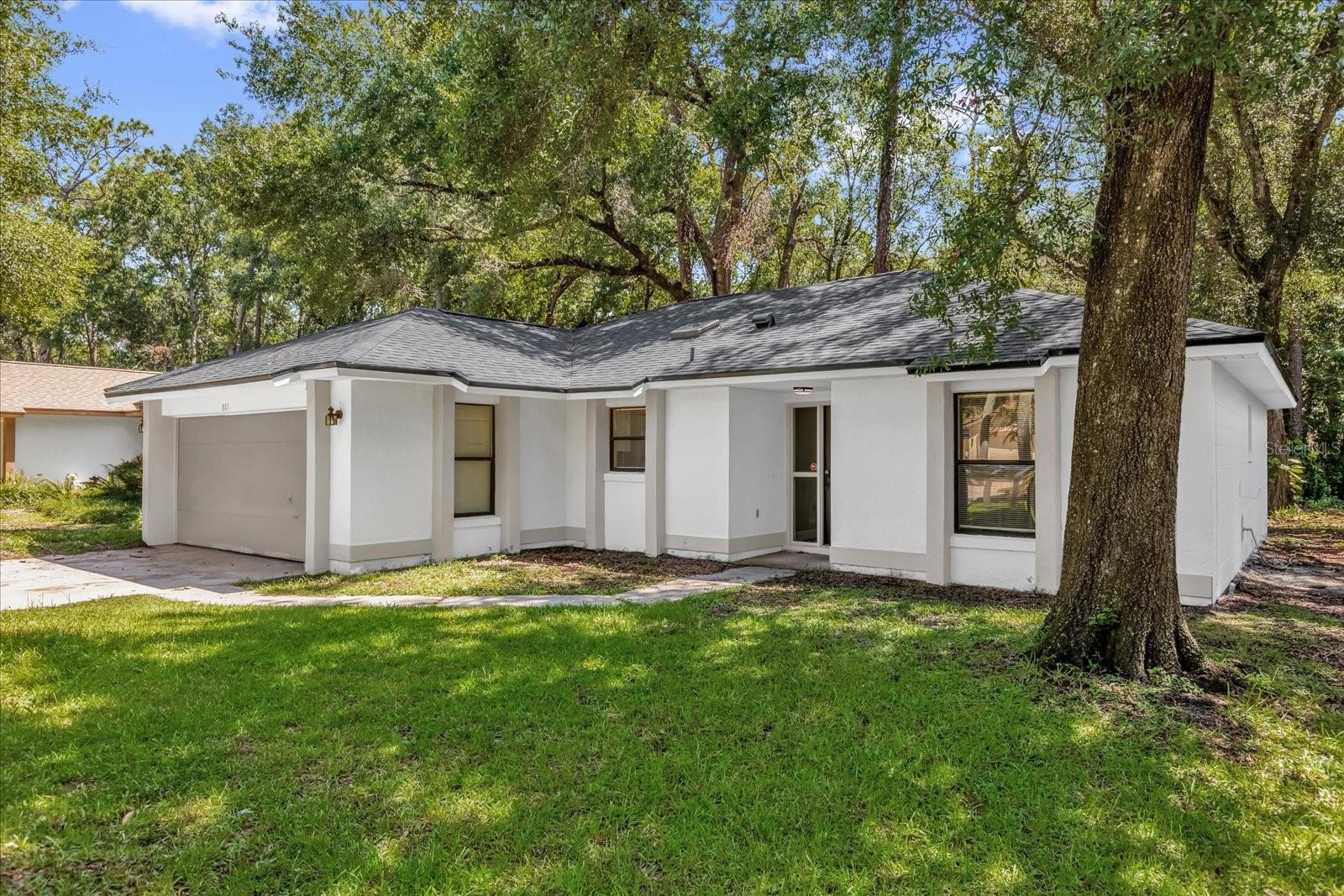 Come put your finishing touches on this 3 bedroom 2 bathroom Country Creek gem!
Sitting in the heart of Altamonte Springs and zoned for some of Seminole County’s best schools this is a great opportunity to call home.
Brand new roof and air conditioning 2025.
It's time to call Country Creek home and enjoy everything it has to offer!