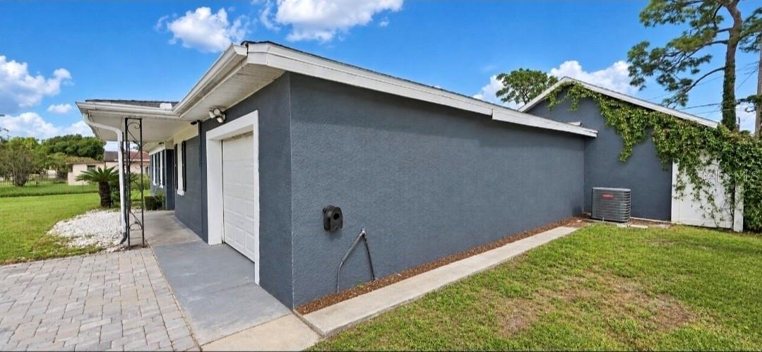 8007 MEADOWGLEN DRIVE