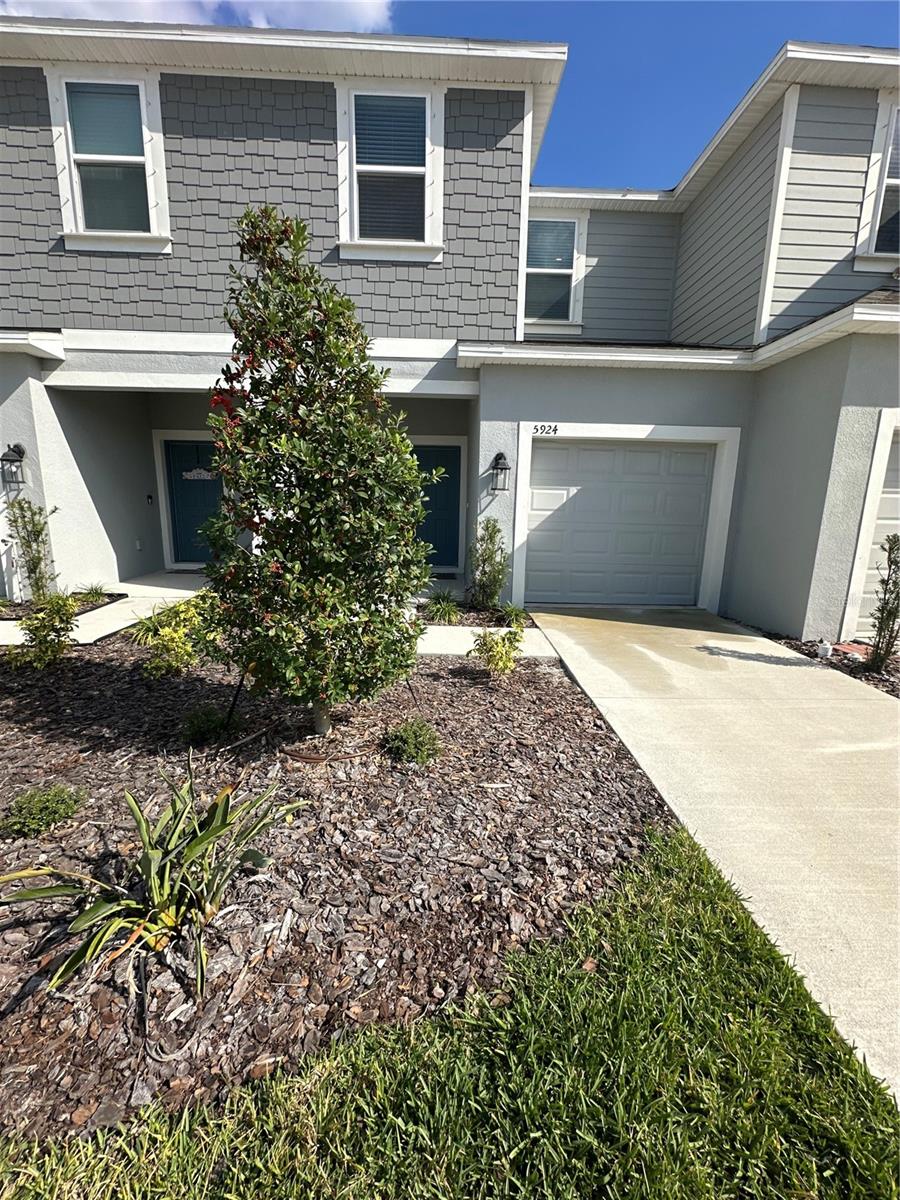 EDGESTONE NORTH AT ARTISAN LAKES - Residential