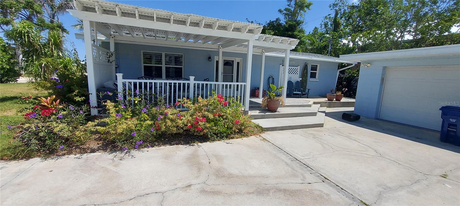 Close to Siesta Key World famous Beach.
Located east of Stickney Point Bridge on the Mainland.
Immediate Occupancy
Completely remodeled. Large yard. Central AC. Washer and Dryer.
Oversized Detached 2 car garage
Driveway can hold 4 vehicles.
One Mile to Siesta Key Beach.