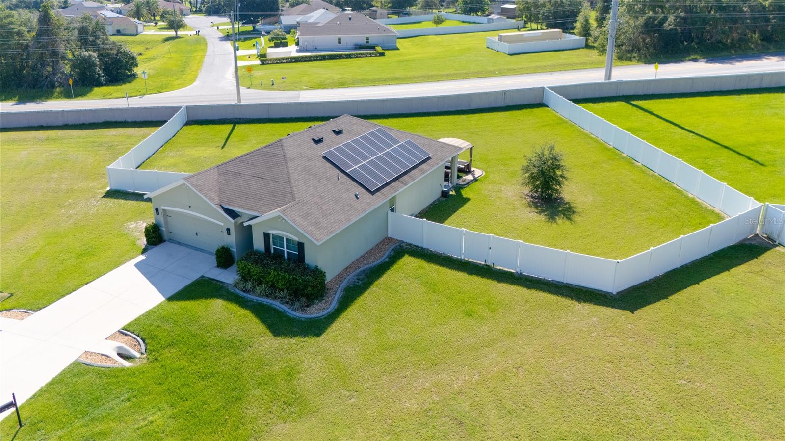 Your dream home in Meadow Glenn awaits! Welcome to this stunning, move-in-ready home perfectly designed for comfort, style, and savings! Sitting on a spacious lot with a vinyl privacy fence and an oversized patio, it’s the ideal space for BBQs, family gatherings, and outdoor entertaining.Energy savings you’ll love This home features a fully installed solar panel system, making it ultra energy-efficient and helping you enjoy little to no electricity bills year-round.Inside and out, this property has been meticulously cared for and is ready for you to call it home. Located in the highly sought-after Meadow Glenn community, you’ll be just minutes from excellent schools, shopping, hospitals, and easy interstate access.
Don’t wait—this incredible home won’t last long. Schedule your showing today and start living the lifestyle you deserve!