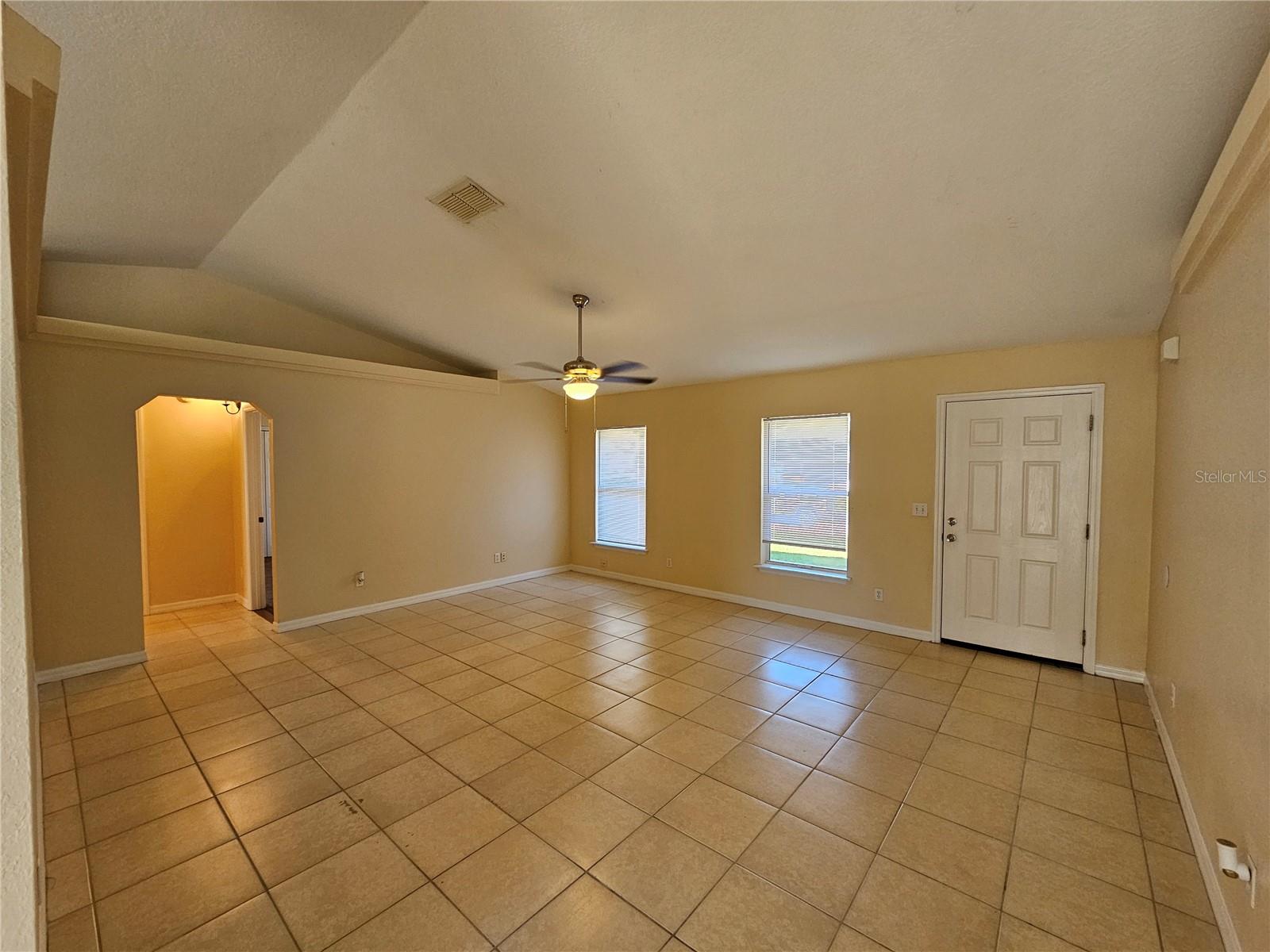 SILVER SPGS SHORES UN 25 - Residential Lease